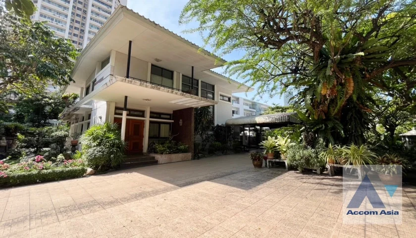 รูป 🔼🔽 AccomA 📩  Split-Level Modern-Vintage Home with Lawn and Mature Trees  (AA42371) - รูปที่ 20/20