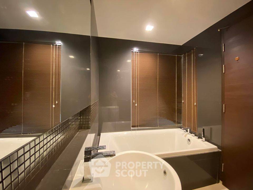 รูป คอนโด 1-ห้องนอน ที่ ริธึ่ม สาทร ใกล้ BTS สะพานตากสิน (ID 644797) - รูปที่ 4/9