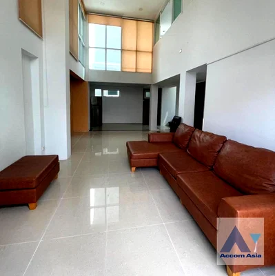 Townhouses for rent BTS On Nut : 🔼🔽 AccomA 📩  3 BR Townhouse in Khlong Tan Nuea (AA44796)