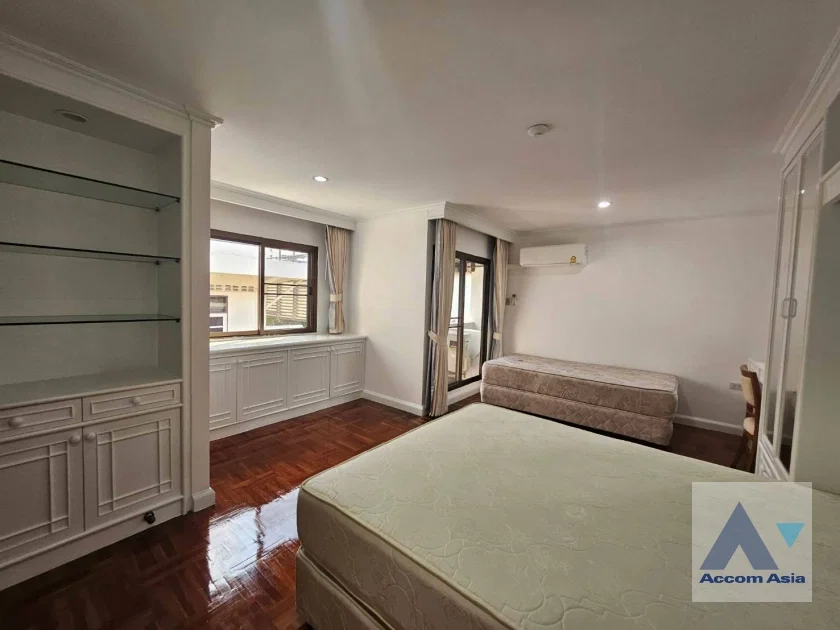 picture 🔼🔽 AccomA 📩 Modern renovated house with polished floors and airy layout (AA30775) - 12/20