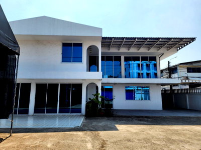 บ้านเดี่ยว กรุงเทพมหานคร : ขายที่ดินพร้อมบ้านออฟฟิศ 378 ตร.วา แปลงมุม ติดรถไฟฟ้าสายสีชมพู สถานี กม.6 