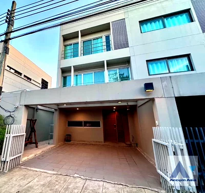 เช่าทาวน์โฮม กรุงเทพมหานคร : 🔼🔽 AccomA 📩  3 BR Townhouse @Noble Cube (AA45084)