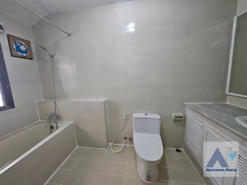 picture 🔼🔽 AccomA 📩 Modern renovated house with polished floors and airy layout (AA30775) - 19/20