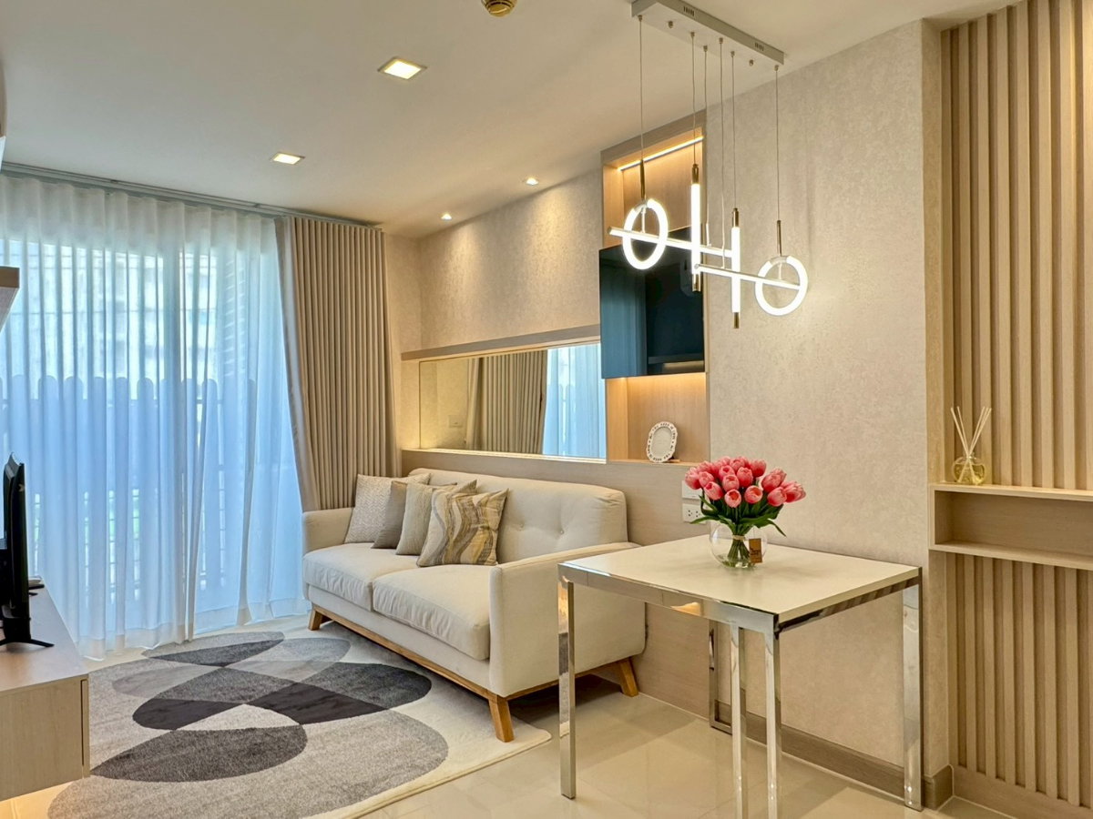 รูป 🏢 ขายคอนโด Airlink Residences ห้องสวย พร้อมอยู่ ใกล้ ARL ลาดกระบัง เพียง 1.69 ล้านบาทเท่านั้น! ติดถนนร่มเกล้า เดินทางสะดวก ใกล้สนามบิน ✈️✨ - รูปที่ 1/9