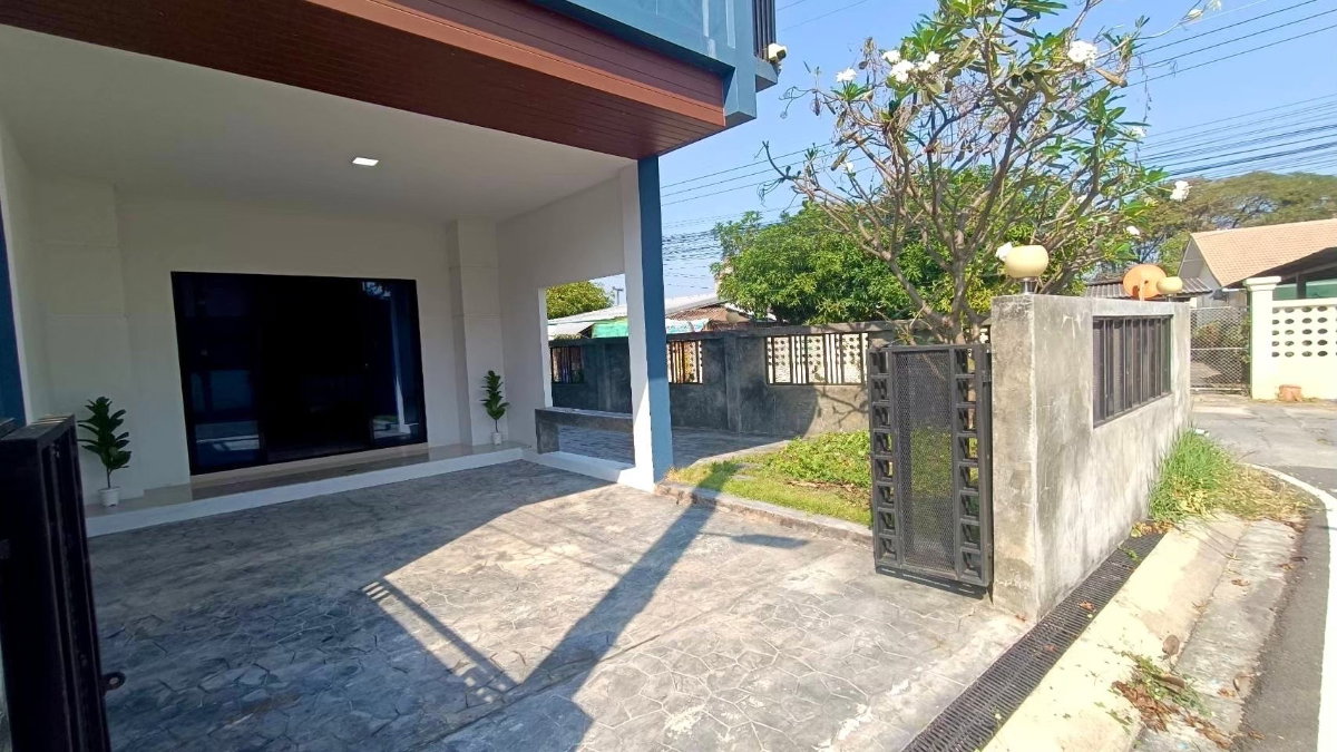 รูป ขายทาวน์โฮมใหม่ 2 ชั้น ทำเลทอง ตรงข้าม ปตท. บ่อหิน ห่างจากถนนใหญ่เชียงใหม่-ดอยสะเก็ด 100 เมตร ใกล้แหล่งชุมชน จะอยู่เองหรือเปิดกิจการก็เหมาะ-SW003569 - รูปที่ 4/18