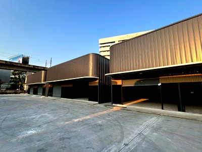 Home office for rent Bangkok :  U1419 Warehouse and office space for rent, Pattanakarn 25, 140 square meters, with private bathroom and parking for 4 cars. 
