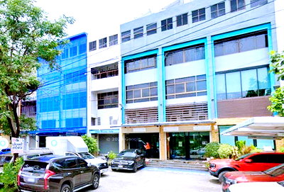 เช่าอาคารพาณิชย์ แฟคตอรี่แลนด์ : อาคารพาณิชย์ 4.5 ชั้น ตลาดเอซี ลำลูกกา 1.2 กม. Big C ลำลูกกา คลอง4 3 นอน 3 น้ำ ใกล้ BTS คูคต 900 ม.