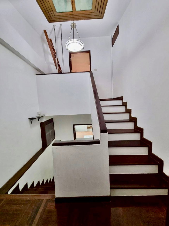 รูป ขายทาวน์โฮม 4 ชั้น หลังมุม สุขุมวิท 71 (ปรีดีพนมยงค์) ซอยพัฒนเวศน์ พื้นที่ขนาดใหญ่ ทำเลใจกลางเมือง เหมาะสำหรับซื้อลงทุน  - รูปที่ 33/45