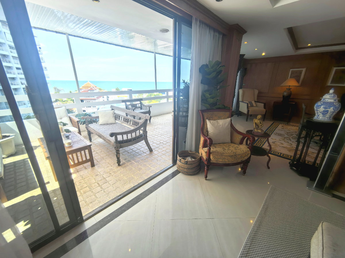 picture Luxurious unit right in beach-front! - 24/36