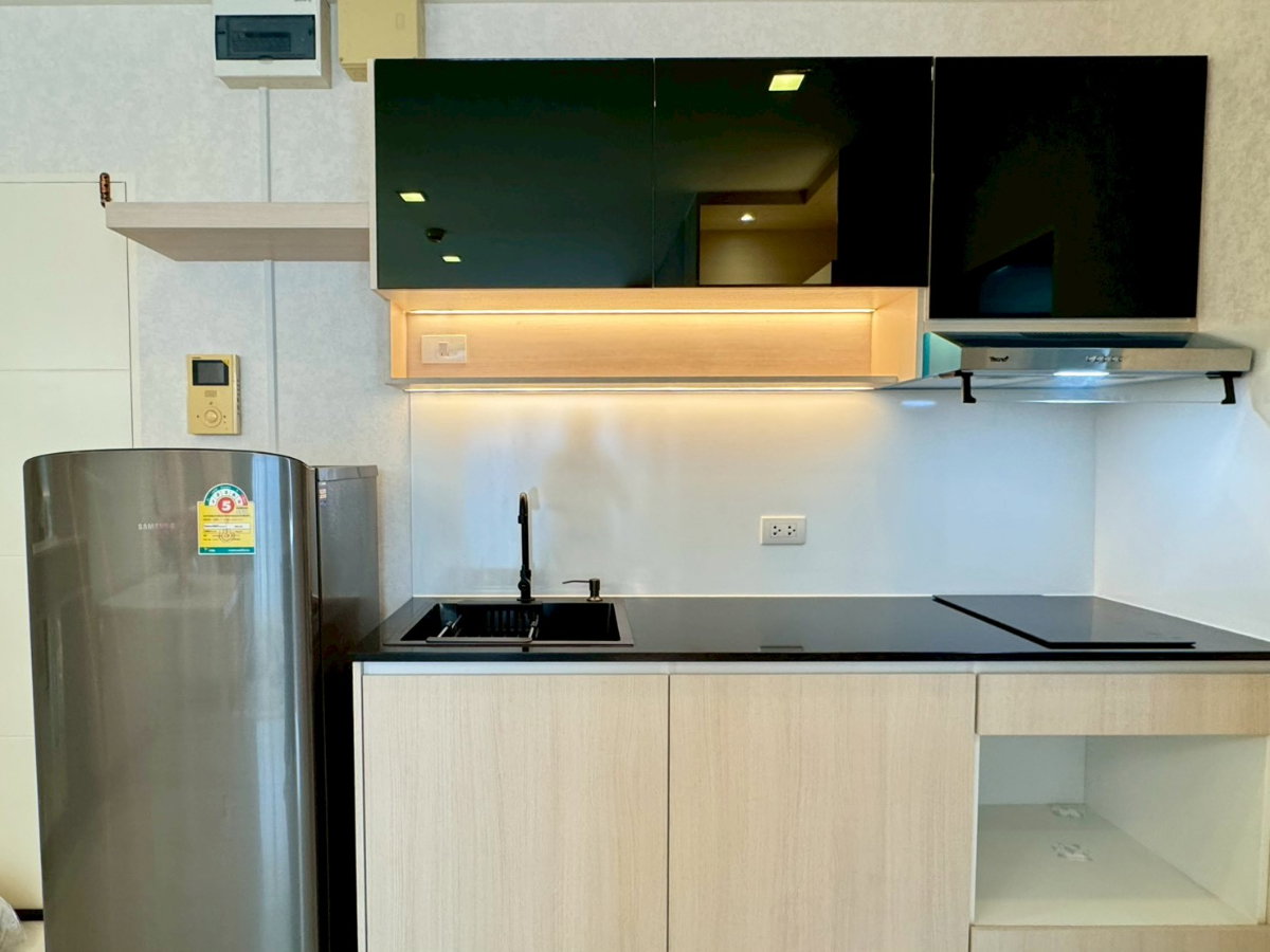 รูป 🏢 ขายคอนโด Airlink Residences ห้องสวย พร้อมอยู่ ใกล้ ARL ลาดกระบัง เพียง 1.69 ล้านบาทเท่านั้น! ติดถนนร่มเกล้า เดินทางสะดวก ใกล้สนามบิน ✈️✨ - รูปที่ 4/9