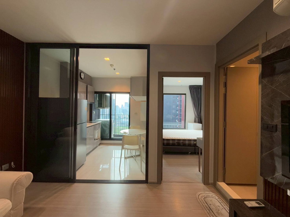 รูป ขายคอนโด Life Asoke-Rama 9 ห้องสวย วิวเมือง ห้องบิวท์อิน เฟอร์นิเจอร์และเครื่องใช้ไฟฟ้าครบ พร้อมเข้าอยู่ ใกล้ MRTพระราม9 -SW003566 - รูปที่ 2/7