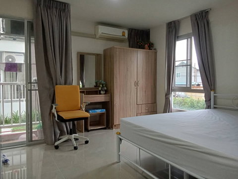 คอนโด/หอพัก ให้เช่า ติดรถไฟฟ้า มีนบุรี รามคำแหง 1 ห้องนอน 1 ห้องน้ำ (ห้องใหม่มาก)  