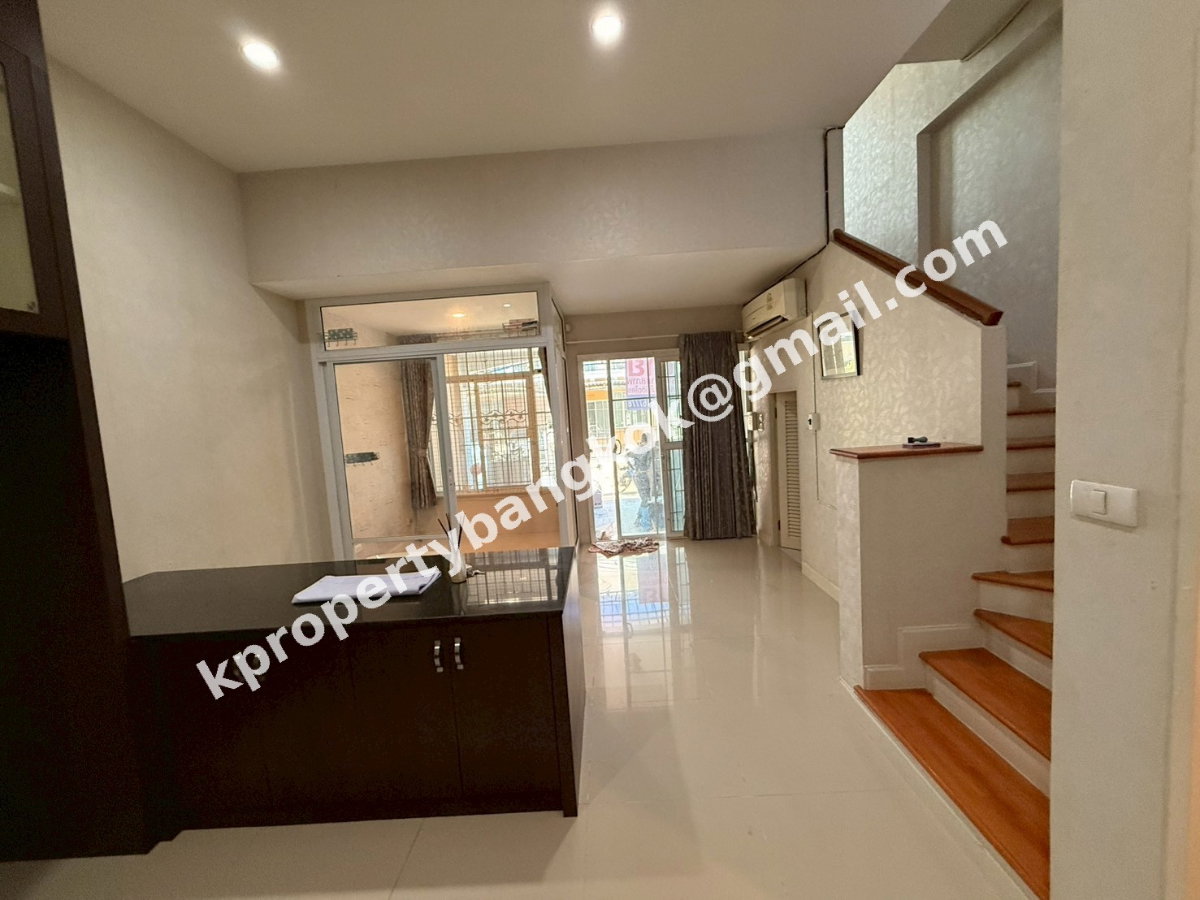 รูป ขายทาวน์โฮม 3.5 ชั้น The Metro Rama 9 ใกล้รถไฟฟ้า ใกล้มอเตอร์เวย์ 200 ตร.ม. ราคา 3.99 ล้าน - รูปที่ 12/32