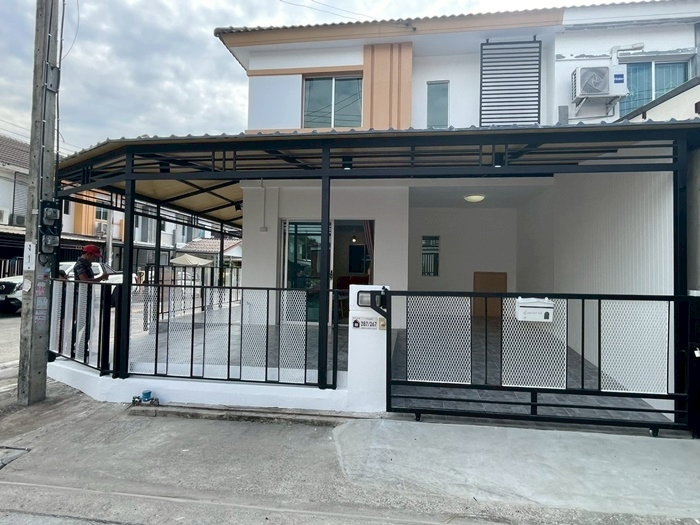 รูป ขายทาวน์เฮ้าส์หลังมุม หมู่บ้านพฤกษา 78 นิคมฯลาดกระบัง เนื้อที่ 24.3 ตรว. 3 ห้องนอน 2 ห้องน้ำ รีโนเวทใหม่ - รูปที่ 1/13