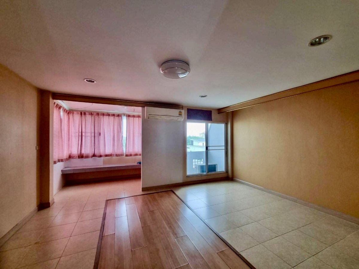 รูป ขายทาวน์โฮม 4 ชั้น หลังมุม สุขุมวิท 71 (ปรีดีพนมยงค์) ซอยพัฒนเวศน์ พื้นที่ขนาดใหญ่ ทำเลใจกลางเมือง เหมาะสำหรับซื้อลงทุน  - รูปที่ 42/45