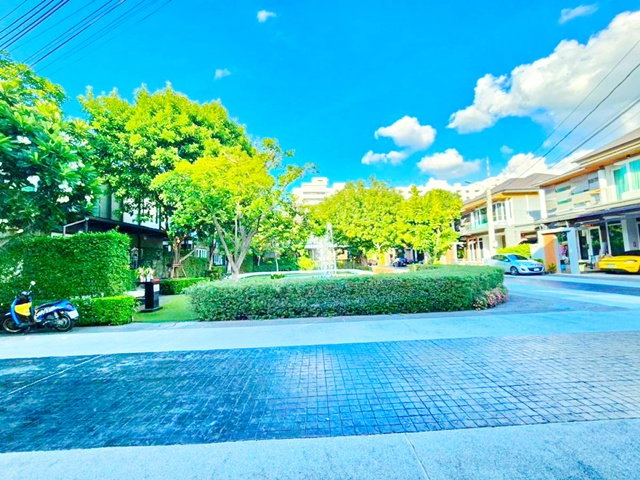 รูป เซ็นทรัลลาดพร้าว ยูเนี่ยนมอลล์ 1.2 กม. บ้านหรู 3 ชั้น ตกแต่งสวย 4นอน 6น้ำ 57ตร.วา 230ตร.ม.พร้อมสระว่ายน้ำพรีเมียม BTS ห้าแยกลาดพร้าว - รูปที่ 8/8