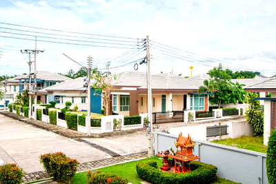 Houses for rent Hat Yai Songkhla : House for rent in Tha Kham, within a gated community. Fully furnished, 3 bedrooms, 114.9 sq.wah. Rent: 25,000 THB/month.