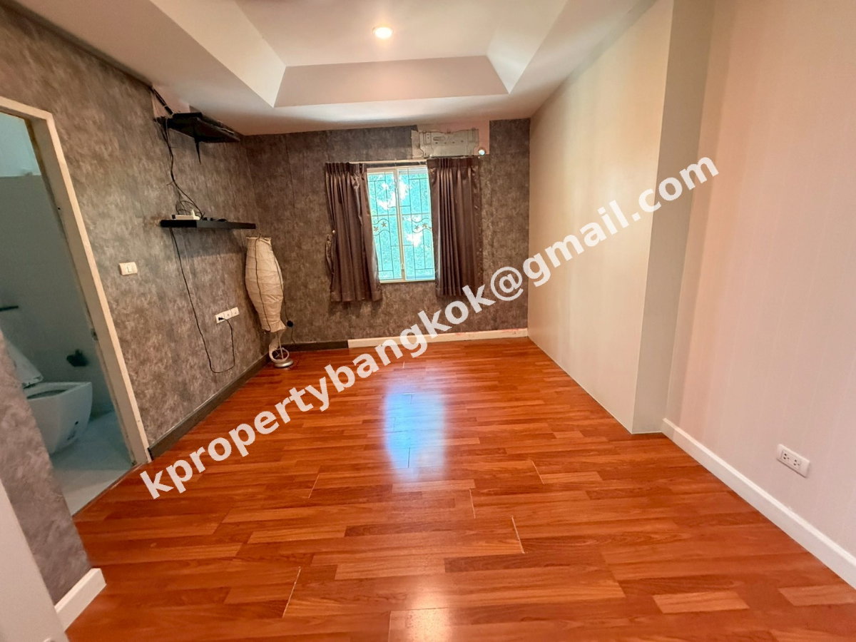 รูป ขายทาวน์โฮม 3.5 ชั้น The Metro Rama 9 ใกล้รถไฟฟ้า ใกล้มอเตอร์เวย์ 200 ตร.ม. ราคา 3.99 ล้าน - รูปที่ 18/32