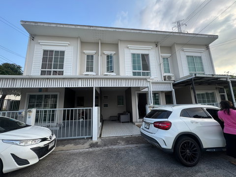 ให้เช่าทาวน์โฮม ม.เสนาวีว่า (เจซิตี้ ) อัสสัมชัญ ศรีราชา