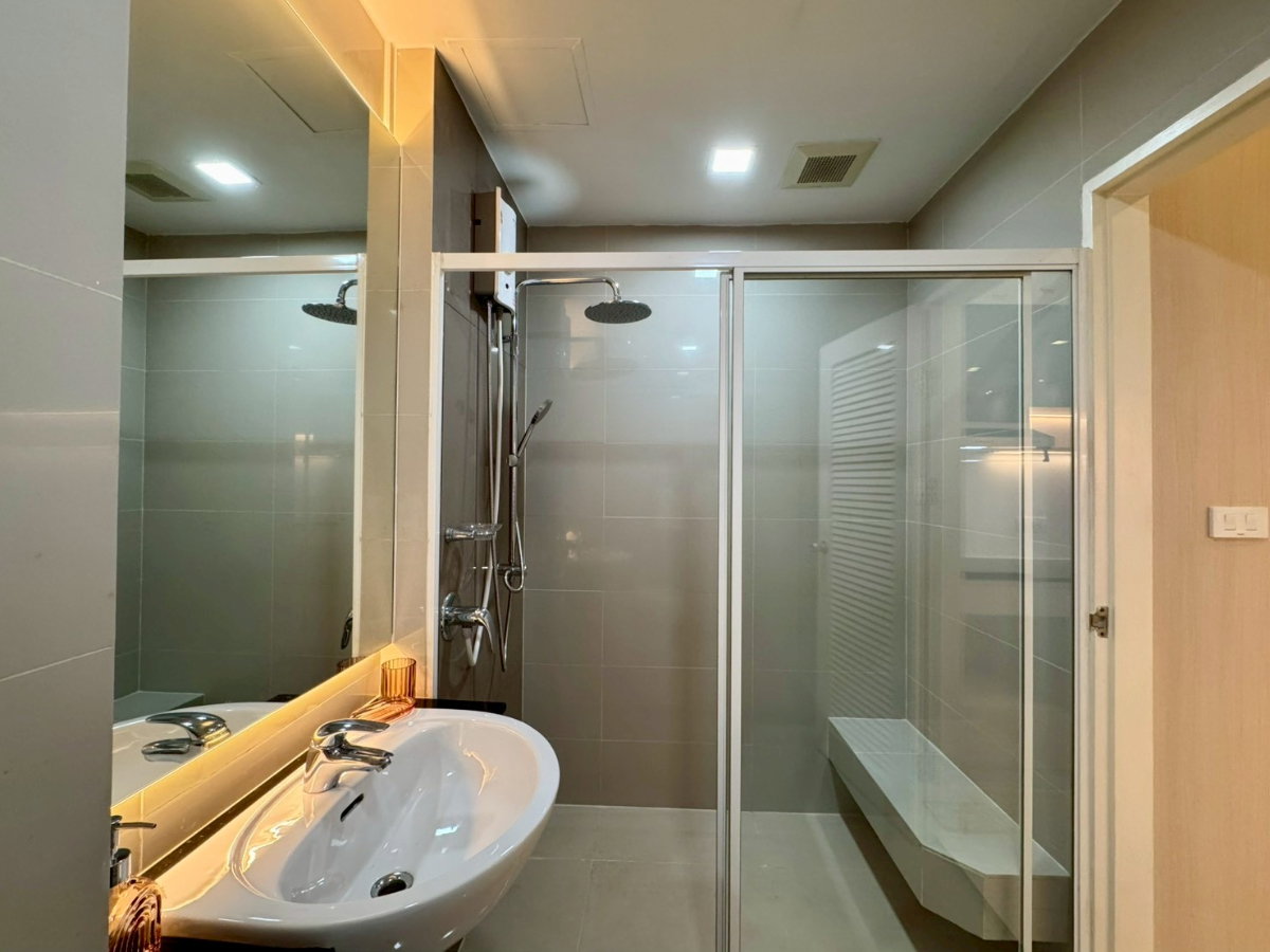 รูป 🏢 ขายคอนโด Airlink Residences ห้องสวย พร้อมอยู่ ใกล้ ARL ลาดกระบัง เพียง 1.69 ล้านบาทเท่านั้น! ติดถนนร่มเกล้า เดินทางสะดวก ใกล้สนามบิน ✈️✨ - รูปที่ 8/9