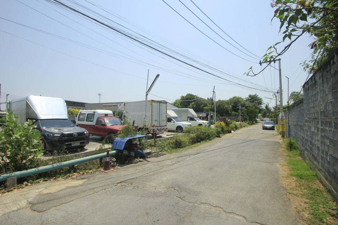 รูป ที่ดินพุทธมณฑลสาย2 ทวีวัฒนา-กาญจนาภิเษก15 ใกล้พระเทพตัดใหม่ หมู่บ้านสินพัฒนาธานี ที่ดินสร้างบ้านถมแล้ว แปลงมุมสวย 100วา เดินทางสะดวกได้หลายเส้นทาง - รูปที่ 26/28