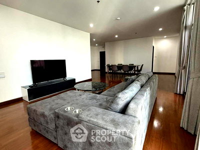 คอนโดให้เช่า : คอนโด 3-ห้องนอน ที่ แกรนด์ หลังสวน คอนโดมิเนียม ใกล้ BTS ราชดำริ (ID 2729571)