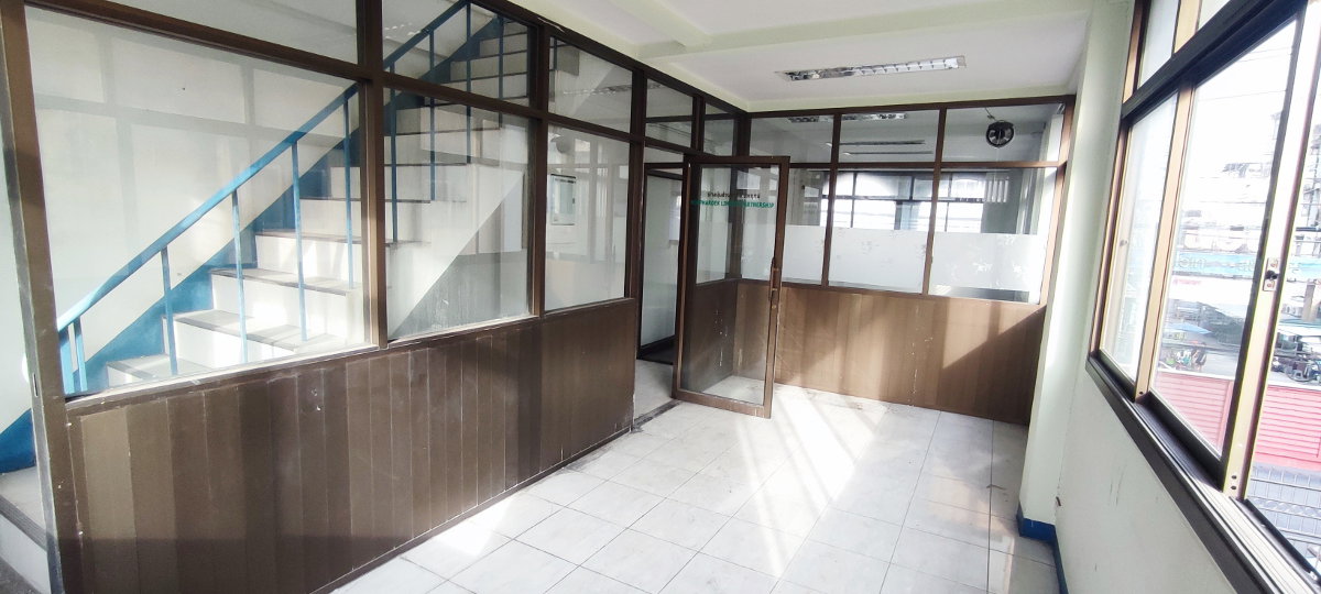 รูป ขายด่วน ตึกแถวอาคารพาณิชย์ 4.5ชั้น ห้องมุม ใกล้นิด้า ถนนเสรีไทย ลดต่ำตลาดมาก - รูปที่ 5/6