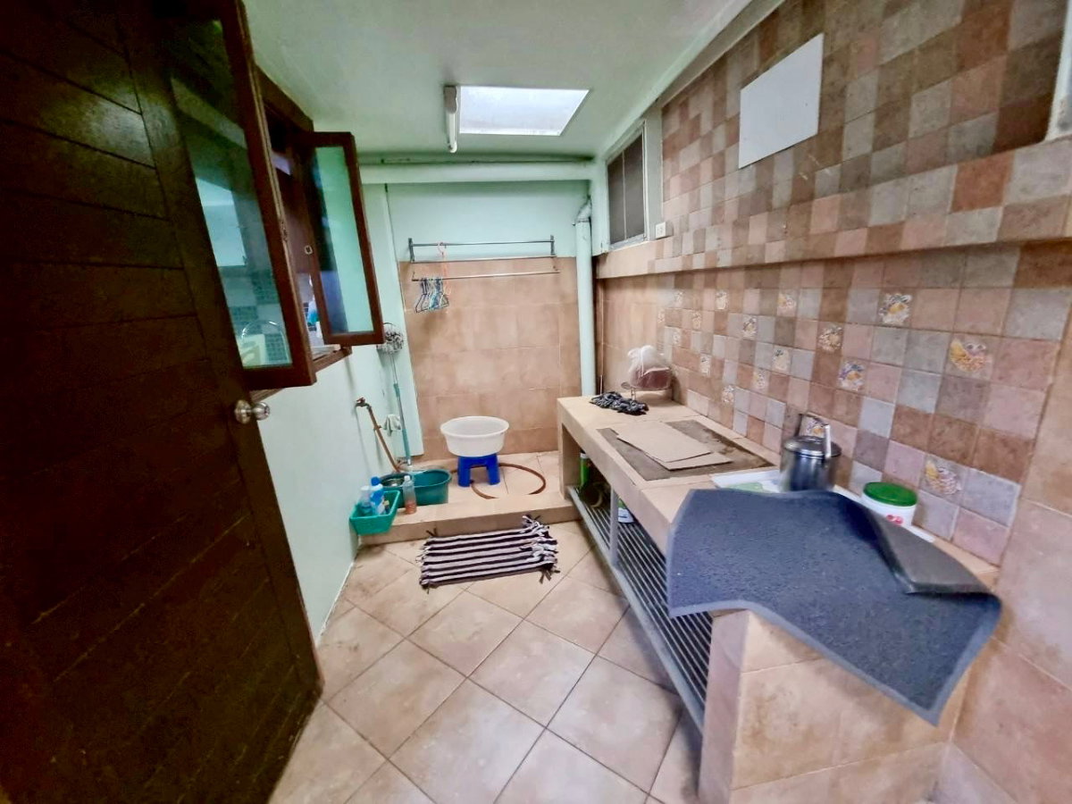 รูป ขายทาวน์โฮม 4 ชั้น หลังมุม สุขุมวิท 71 (ปรีดีพนมยงค์) ซอยพัฒนเวศน์ พื้นที่ขนาดใหญ่ ทำเลใจกลางเมือง เหมาะสำหรับซื้อลงทุน  - รูปที่ 11/45