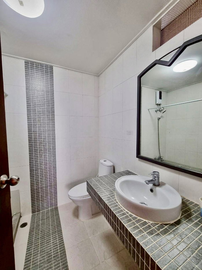 รูป ขายทาวน์โฮม 4 ชั้น หลังมุม สุขุมวิท 71 (ปรีดีพนมยงค์) ซอยพัฒนเวศน์ พื้นที่ขนาดใหญ่ ทำเลใจกลางเมือง เหมาะสำหรับซื้อลงทุน  - รูปที่ 43/45