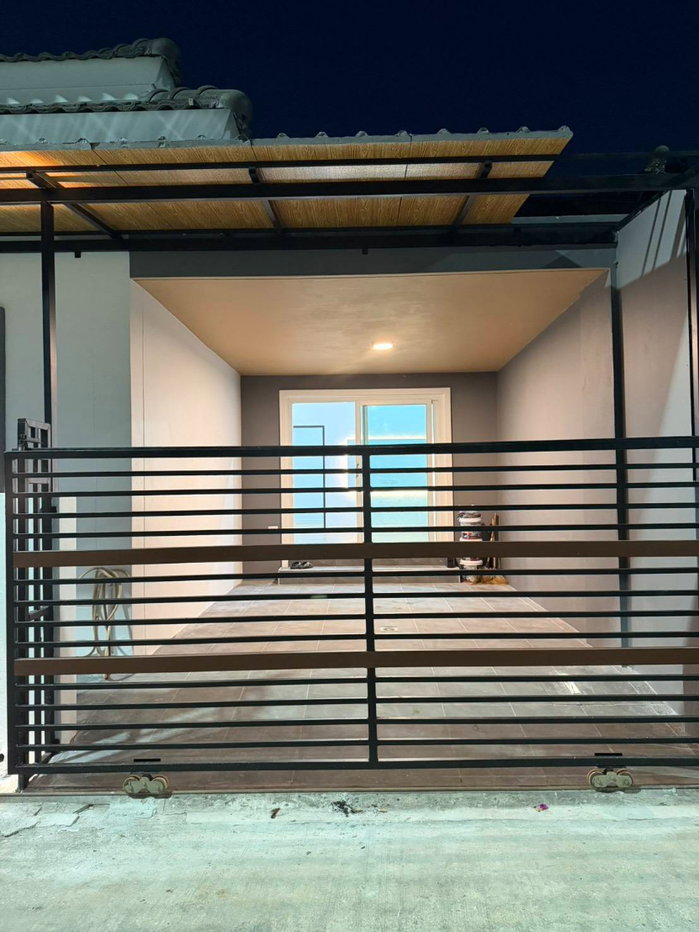 รูป 🏡 บ้านฉลอง 3 ห้องนอน ฟังก์ชันครบ พร้อมอยู่ เพียง 3.19 ล้าน! - รูปที่ 3/10