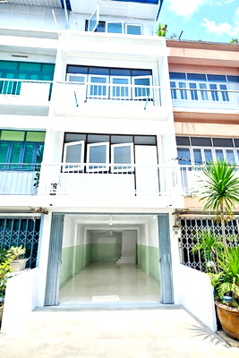 เช่าอาคารพาณิชย์ ถนนนราธิวาสราชนครินทร์ : อาคารพาณิชย์ 4 ชั้น 5นอน 2น้ำ ใกล้เซ็นทรัล พระราม3 600ม. ใกล้ BRT สาธุประดิษฐ์ 800ม. 18 ตร.วา. 280 ตร.ม. ทำเล CBD สาทร-นราธิวาส