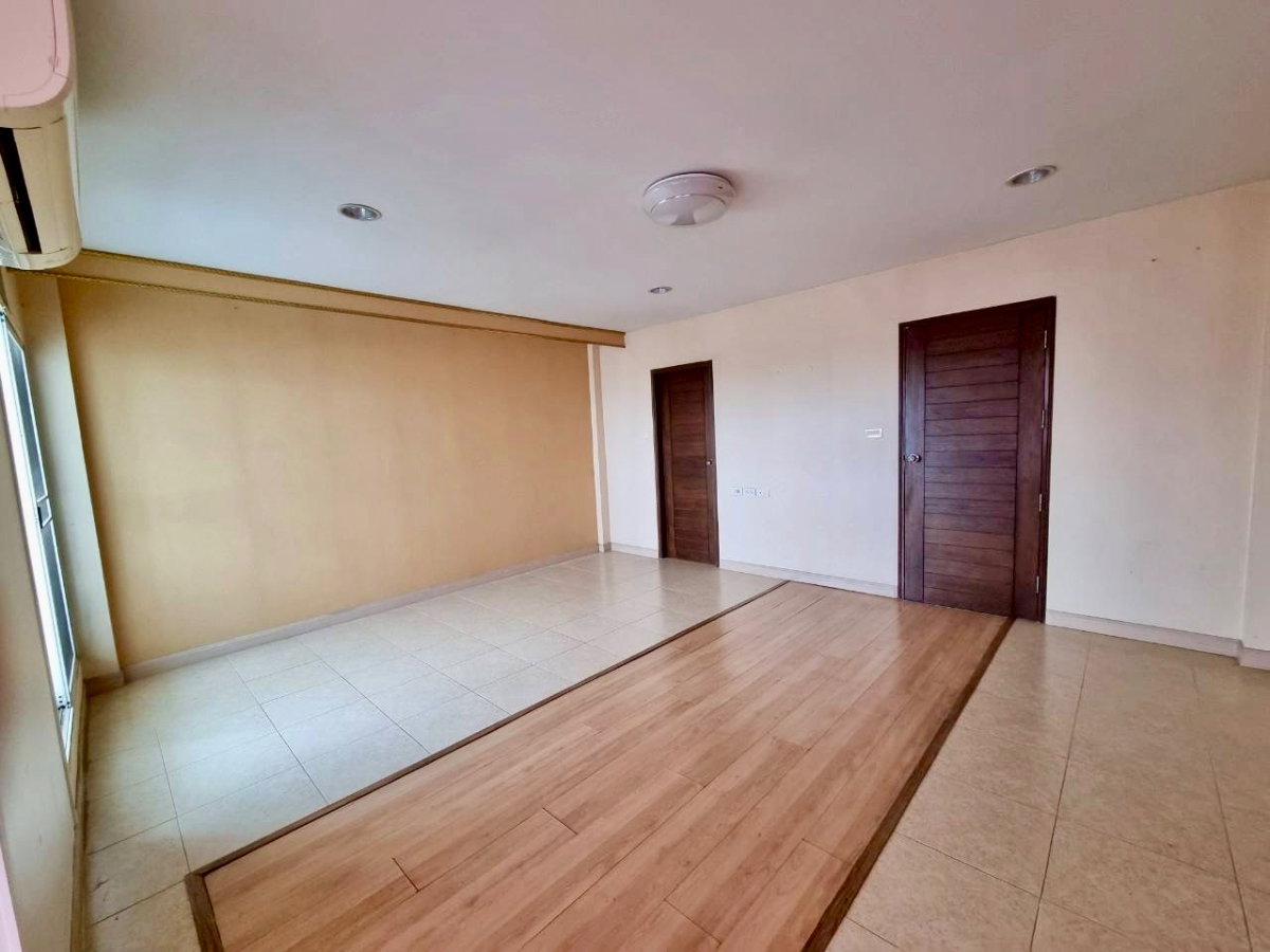 รูป ขายทาวน์โฮม 4 ชั้น หลังมุม สุขุมวิท 71 (ปรีดีพนมยงค์) ซอยพัฒนเวศน์ พื้นที่ขนาดใหญ่ ทำเลใจกลางเมือง เหมาะสำหรับซื้อลงทุน  - รูปที่ 41/45