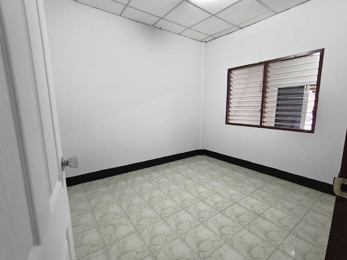 รูป ขายบ้านทาวน์เฮ้าชั้นเดียวถนน 9 กิโล ใกล้ถนนเส้นหลัก  - รูปที่ 6/10