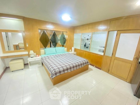 1-BR Condo at Rin House Condominium near MRT Sukhumvit (ID 2041831)