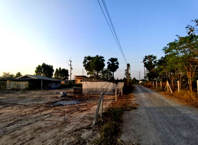 ที่ดิน กาญจนบุรี : ที่ดินพร้อมบ้านพัก ขนาด 5 ไร่ มีน้ำประปา ไฟฟ้า พร้อมใช้