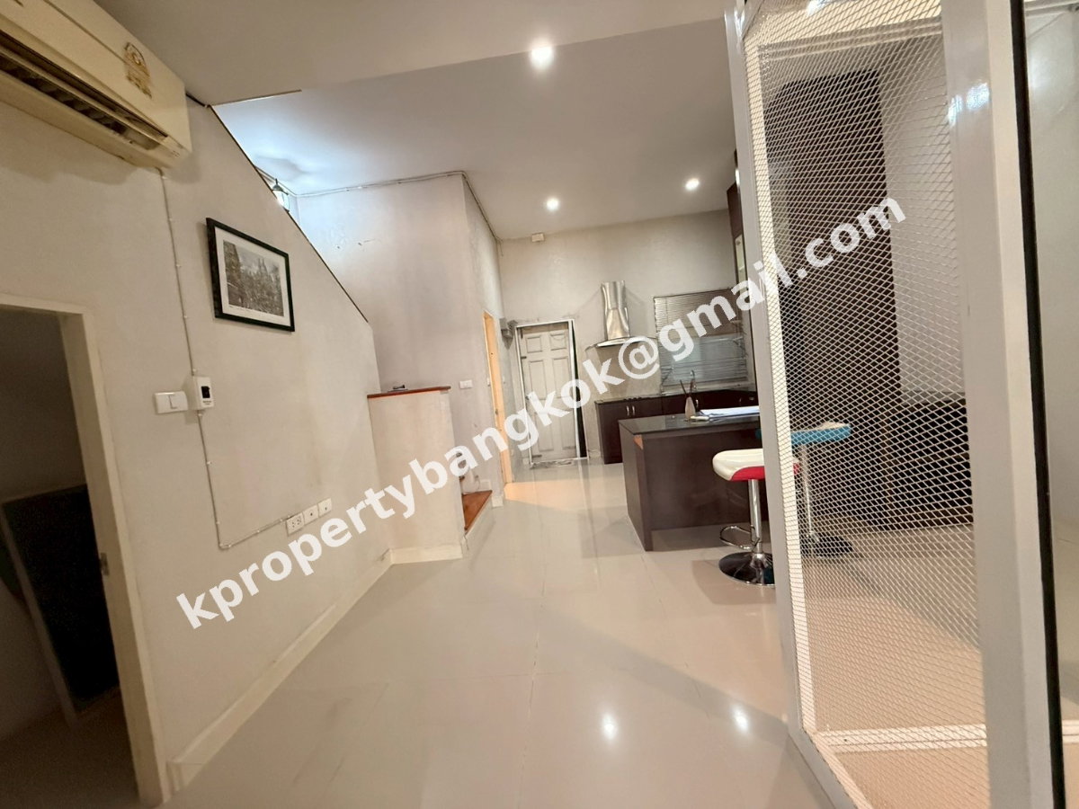 รูป ขายทาวน์โฮม 3.5 ชั้น The Metro Rama 9 ใกล้รถไฟฟ้า ใกล้มอเตอร์เวย์ 200 ตร.ม. ราคา 3.99 ล้าน - รูปที่ 7/32