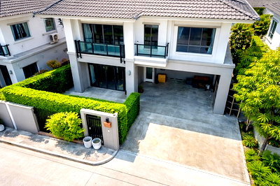 เช่าบ้านเดี่ยว นิคมอัญธานี (เจมโมโปลิส) : ถ.กิ่งแก้ว 3 นอน 3 น้ำ ซัมมิท วินด์มิลล์ กอล์ฟคลับ 900ม. ใกล้ แม็คโคร บางนา 900 ม.บ้านเดี่ยว 2 ชั้น 45 ตร.วา.180 ตร.ม. บางนา-สุวรรณภูมิ