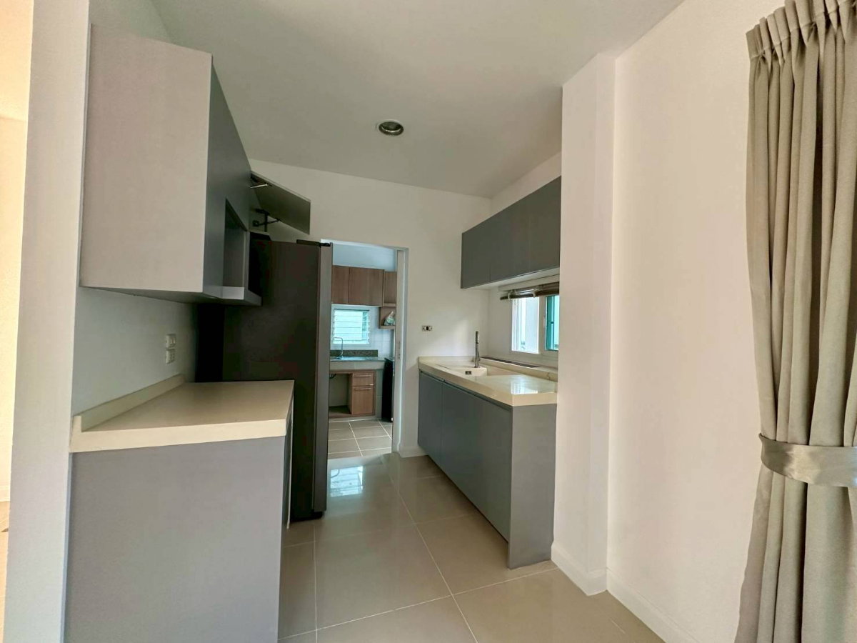 picture MN05077 - Manthana Onnut - Wongwan 3 : Megabangna - 6/10