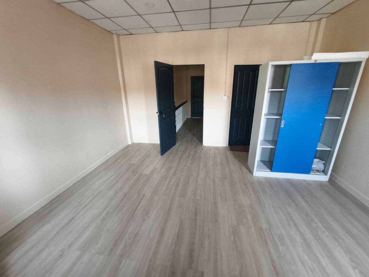 รูป ขาย เช่า บ้าน 3 ชั้น รีโนเวทใหม่ทั้งหลัง พร้อมอยู่  หมู่บ้านธนะสิน 9 นวมินทร์ 86 กรุงเทพฯ - รูปที่ 15/17