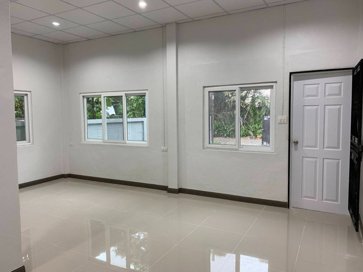 รูป ให้เช่า! ทาวน์โฮมหลังใหญ่ 35 ตร.ว. บรรยากาศดีเงียบสงบ ทำเลทอง ม.เกษตร - ลาดปลาเค้า - รามอินทรา แค่ 5 นาทีถึงสถานีรถไฟฟ้าสายสีชมพู  - รูปที่ 2/12