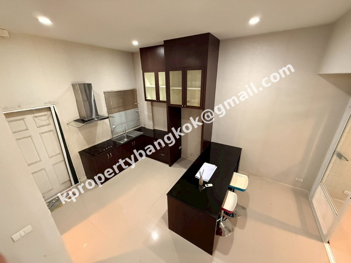 รูป ขายทาวน์โฮม 3.5 ชั้น The Metro Rama 9 ใกล้รถไฟฟ้า ใกล้มอเตอร์เวย์ 200 ตร.ม. ราคา 3.99 ล้าน - รูปที่ 6/32