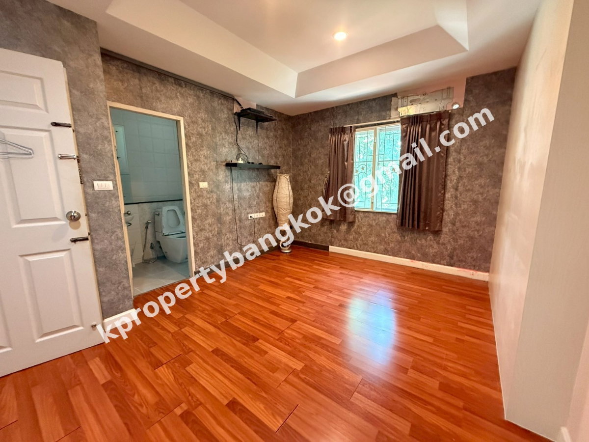 รูป ขายทาวน์โฮม 3.5 ชั้น The Metro Rama 9 ใกล้รถไฟฟ้า ใกล้มอเตอร์เวย์ 200 ตร.ม. ราคา 3.99 ล้าน - รูปที่ 19/32