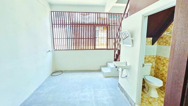 รูป อาคารพาณิชย์ 4 ชั้น 5นอน 2น้ำ ใกล้เซ็นทรัล พระราม3 600ม. ใกล้ BRT สาธุประดิษฐ์ 800ม. 18 ตร.วา. 280 ตร.ม. ทำเล CBD สาทร-นราธิวาส - รูปที่ 6/8