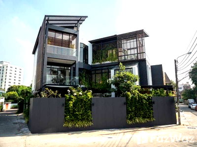 Houses for sale Bangkok : 5 Bedroom Villa for sale in Phra Khanong Nuea, Bangkok  598944