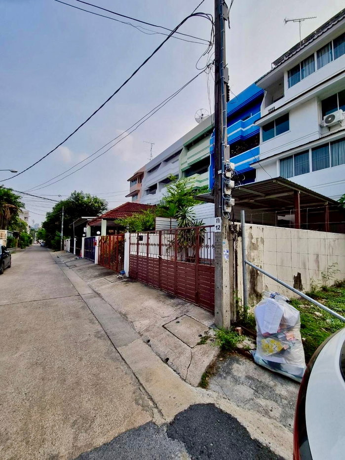 รูป ขายทาวน์โฮม 4 ชั้น หลังมุม สุขุมวิท 71 (ปรีดีพนมยงค์) ซอยพัฒนเวศน์ พื้นที่ขนาดใหญ่ ทำเลใจกลางเมือง เหมาะสำหรับซื้อลงทุน  - รูปที่ 45/45