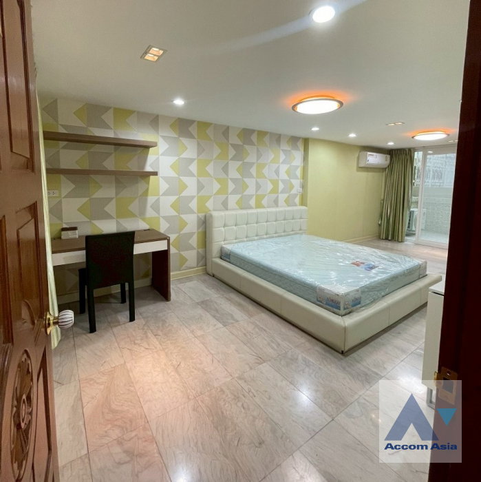 รูป 🔼🔽 AccomA 📩 Warm and Timeless Home with Rich Wood Interior in Sathorn (AA18380) - รูปที่ 15/20