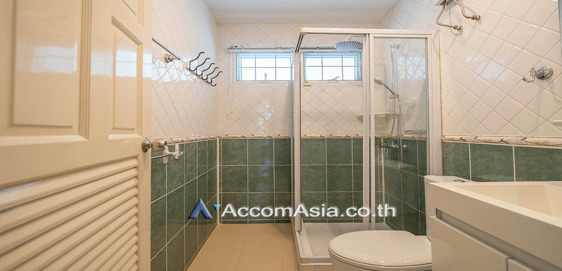รูป 🔼🔽 AccomA 📩 Common Pool 3 BR House @Ekkamai Cozy House with swimming pool (AA30960) - รูปที่ 11/14