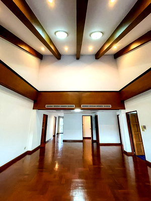 คอนโด ศรีราชา ชลบุรี : Golf View Condo Home Spacious for Sale with Golf Course View