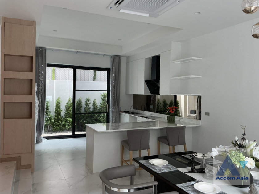 picture 🔼🔽 AccomA 📩 Fully Furnished 4 BR Townhouse in Khlong Tan Nuea (AA45144) - 4/15