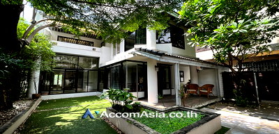 Houses for rent Market Place Nanglinchee : 🔼🔽 AccomA 📩 Renovated house with garden and charming wood interiors (40181)